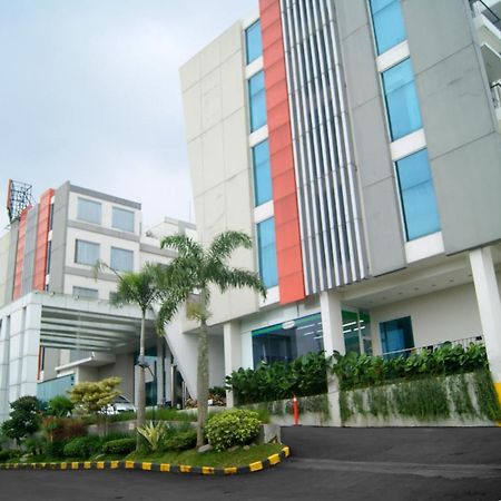 V Hotel & Residence Bandung Bagian luar foto