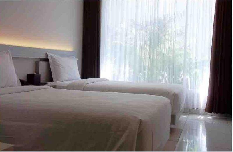 V Hotel & Residence Bandung Bagian luar foto