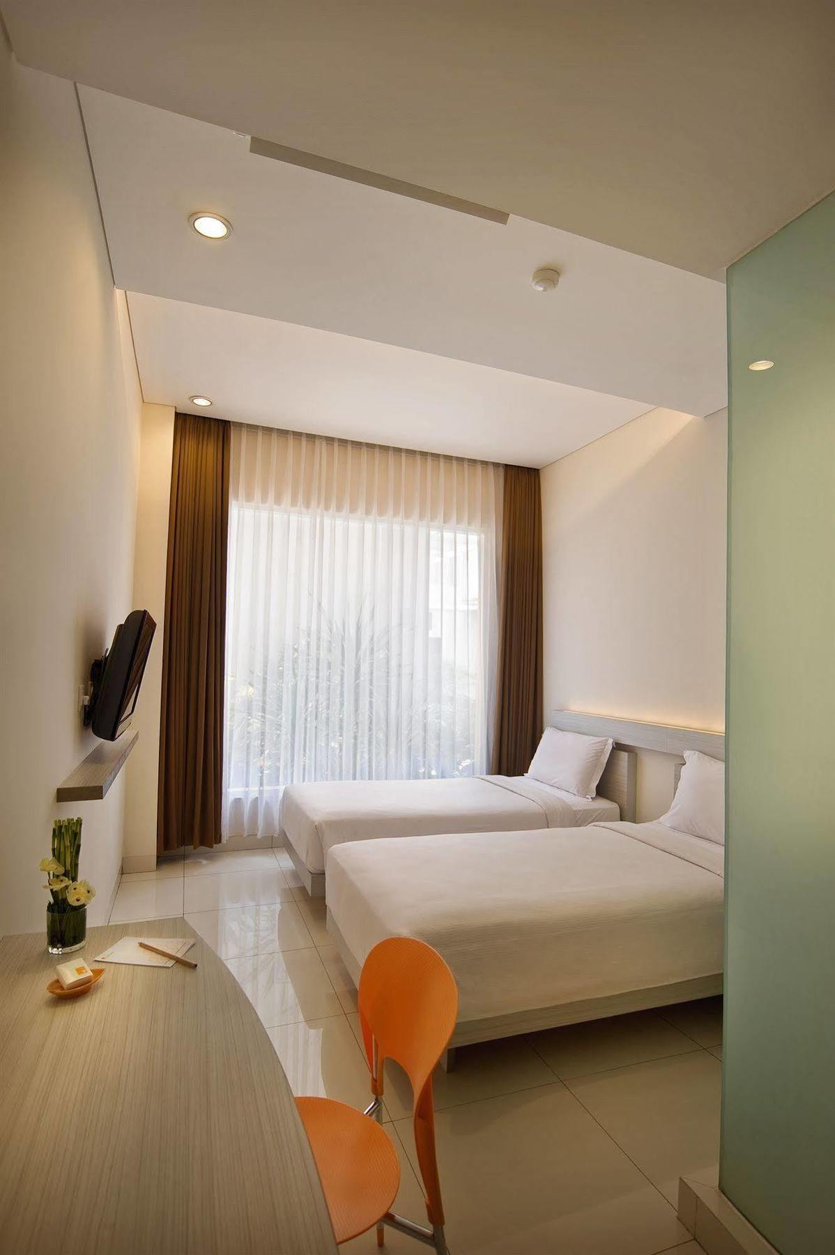 V Hotel & Residence Bandung Bagian luar foto