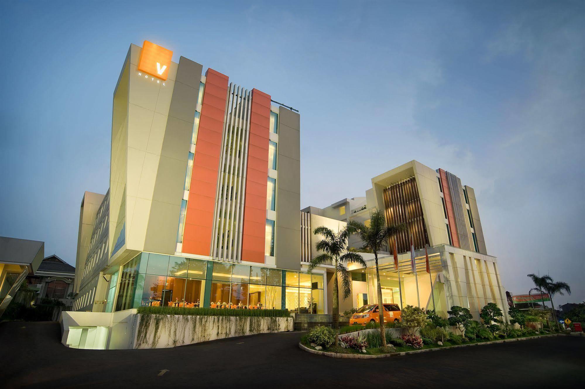 V Hotel & Residence Bandung Bagian luar foto