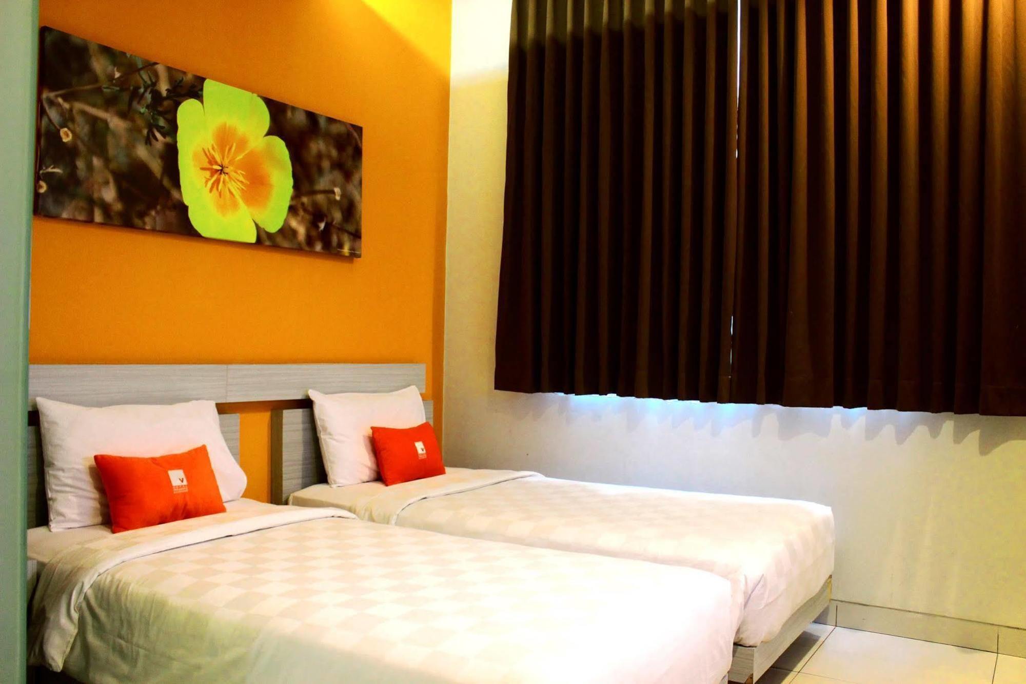 V Hotel & Residence Bandung Bagian luar foto